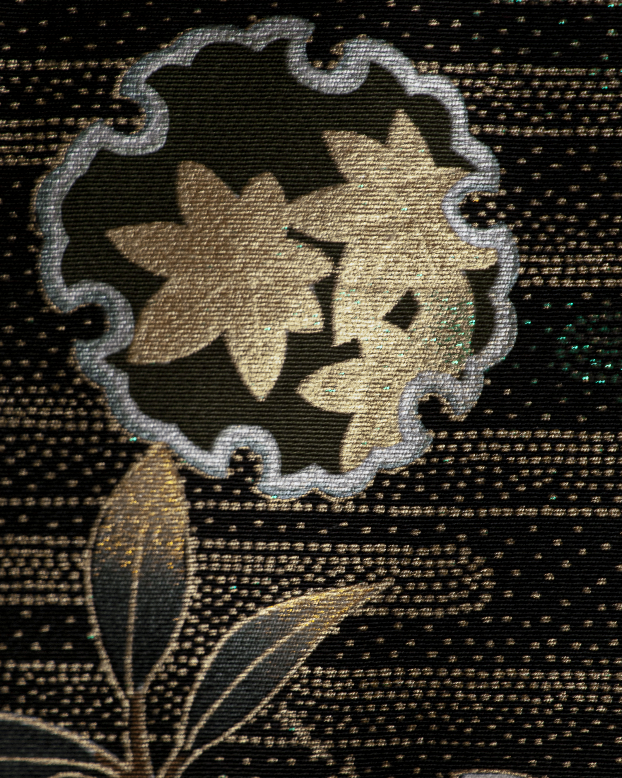 ST-02 close-up of folding fan motif with gold application