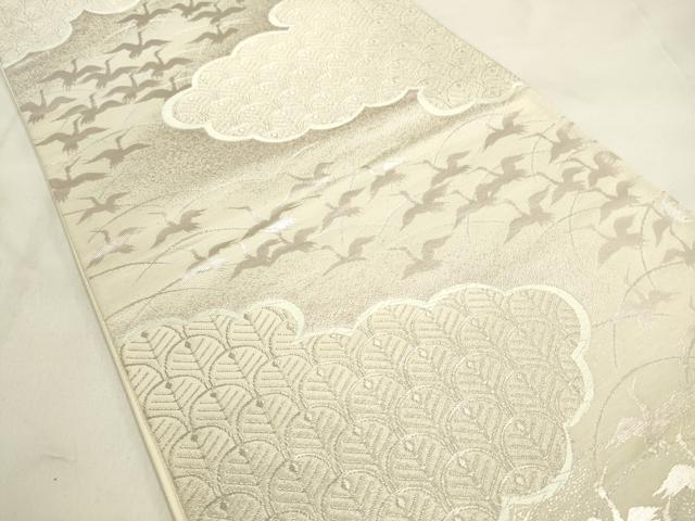 ST-05 detail with flying cranes